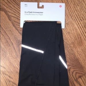 Lululemon In a flash arm warmers